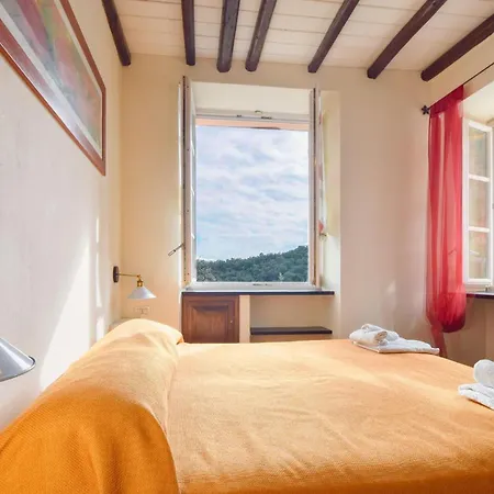 Stunning In With Kitchen דירה